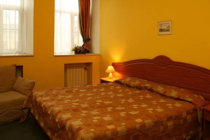 Room 12 of 115