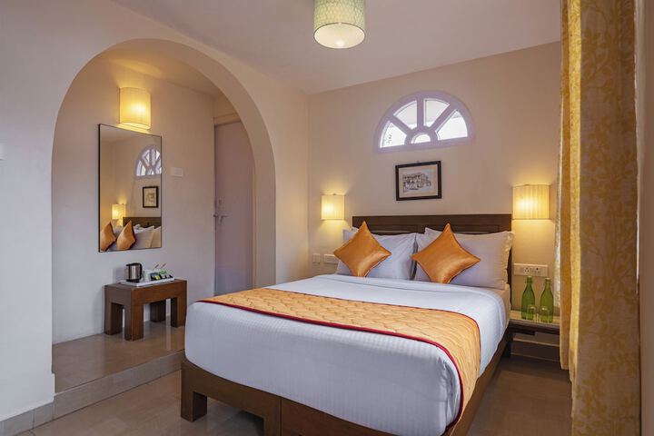 Room 4 of 32