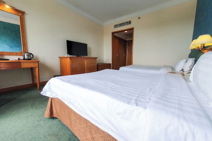 Room 7 of 65