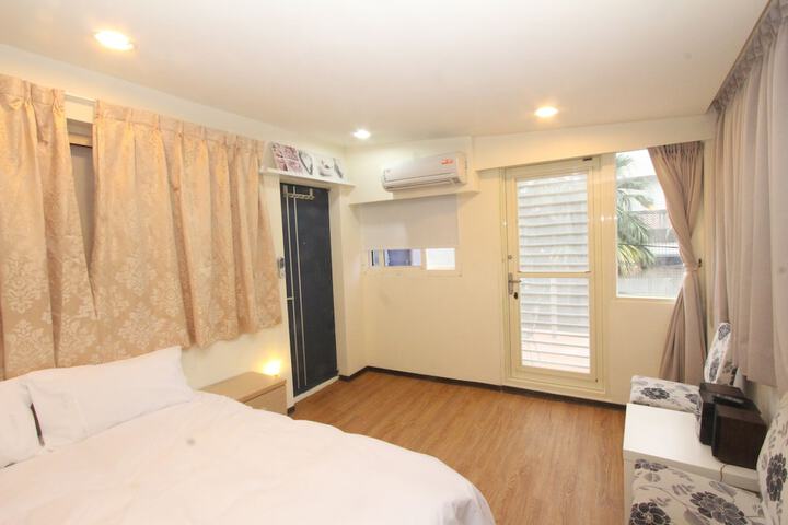 Room 5 of 246