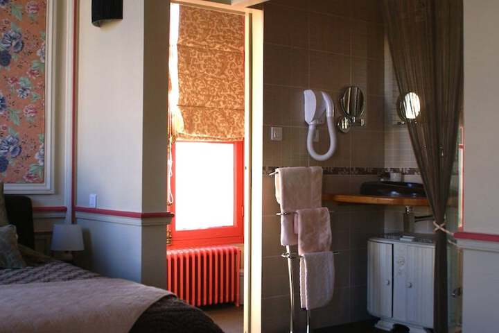 Room 28 of 68