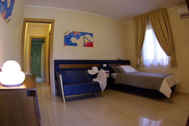 Room 6 of 67