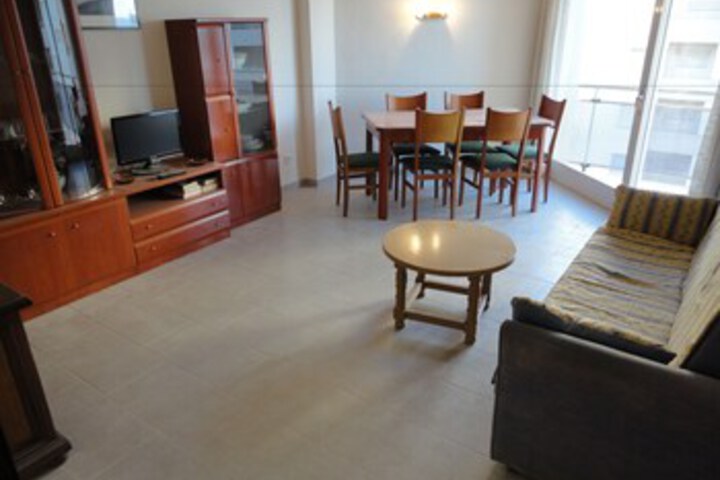 Room 4 of 8