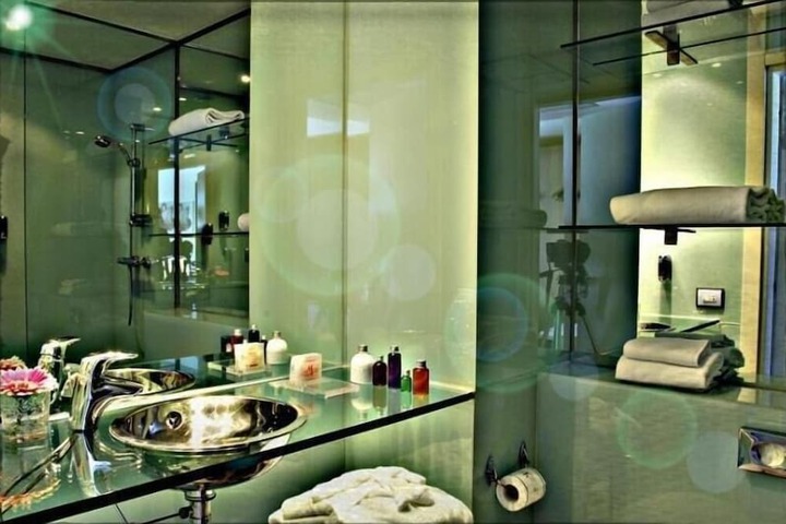 Room 15 of 38