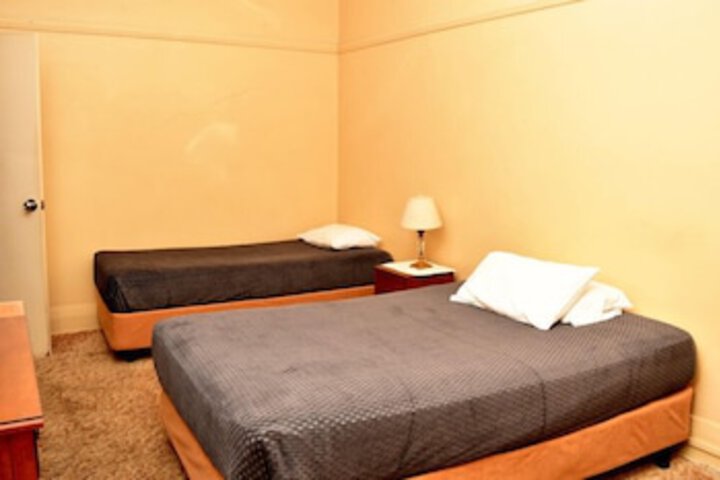 Room 28 of 63