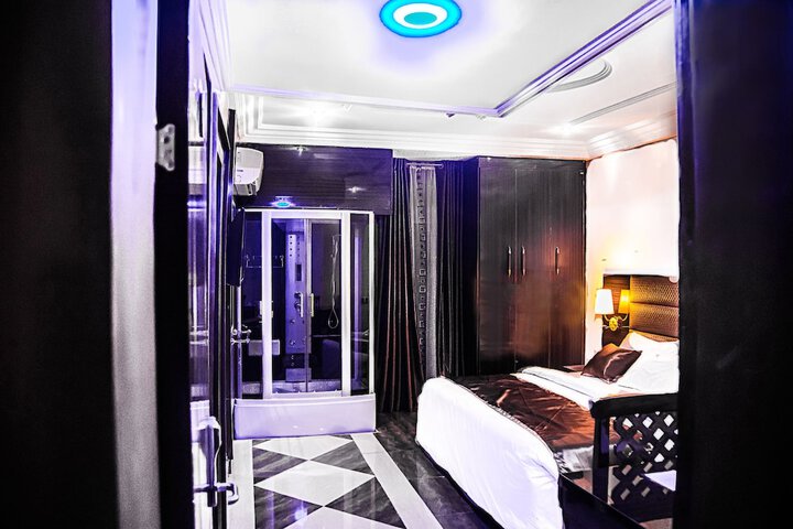 Room 6 of 45