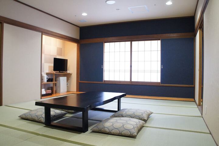Room 30 of 103
