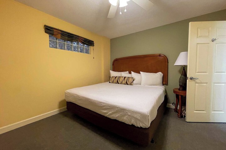 Room 16 of 66