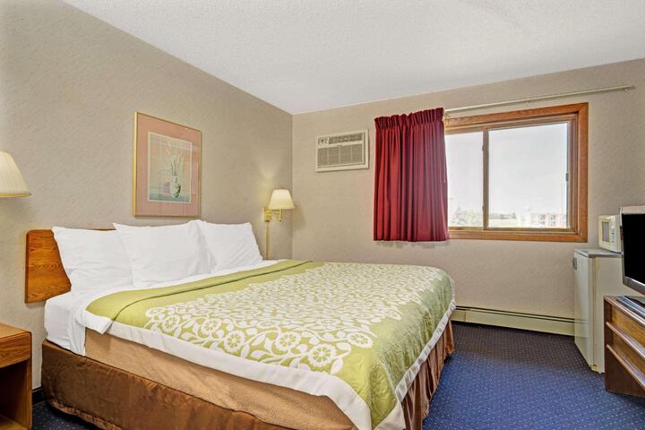 1 King Bed (6 of 11)