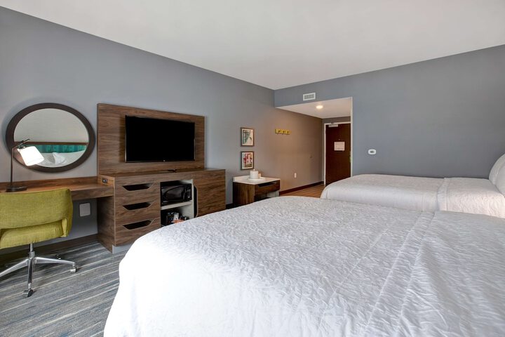 2 Queen Beds Hearing Accessible (2 of 6)