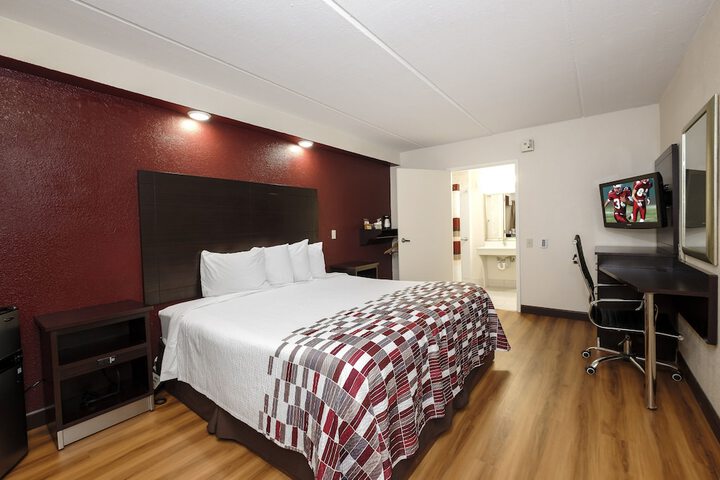 1 King Bed (16 of 21)