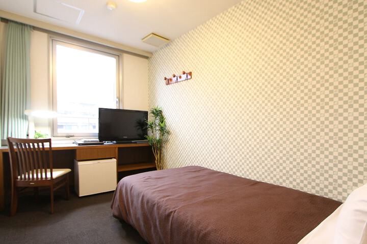 Room 4 of 25
