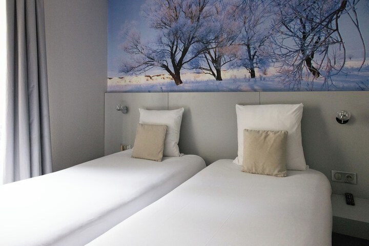 Room 18 of 37
