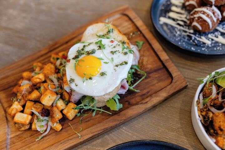 Breakfast/Coffee Service 25 of 37