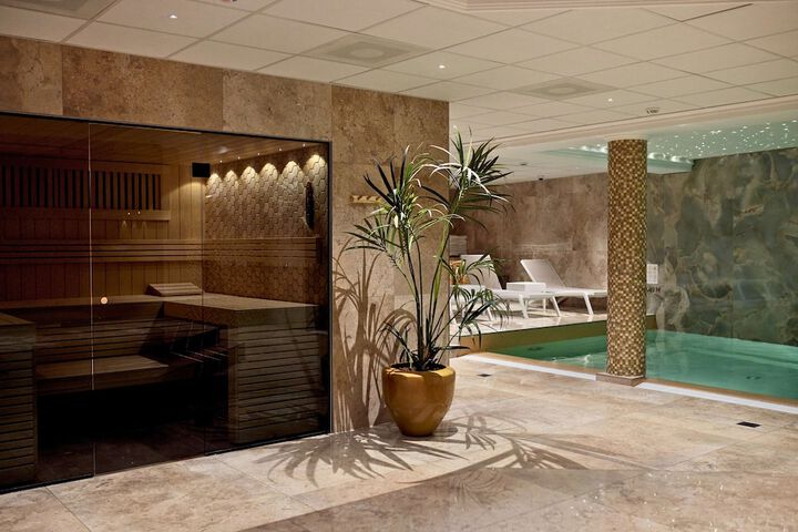 Hotel with Pool