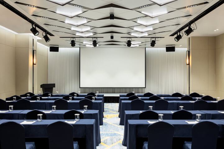 Ballroom/Hall 20 of 27