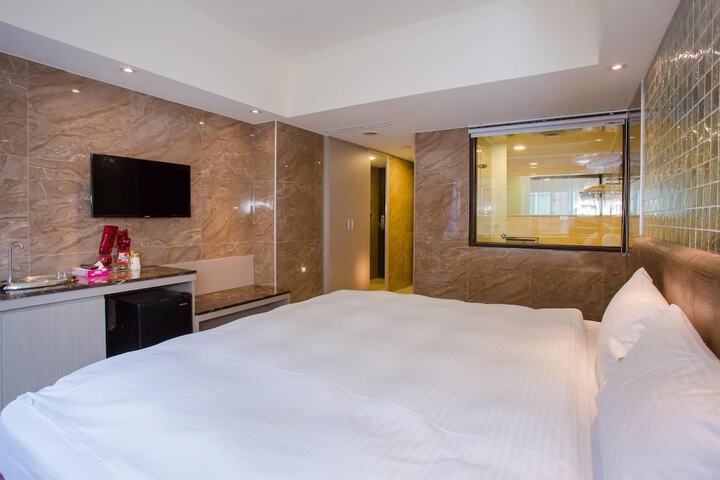 Room 15 of 39