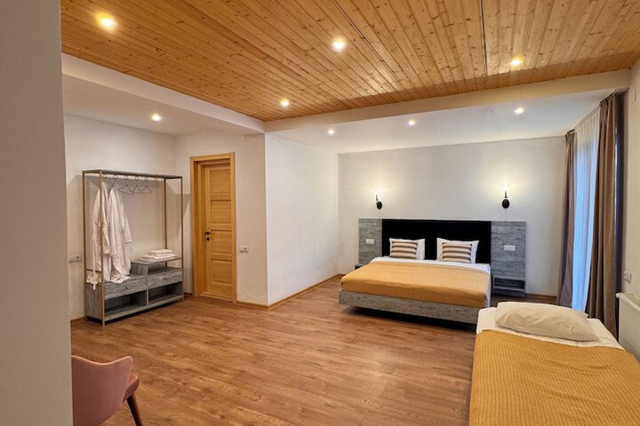Room 12 of 31