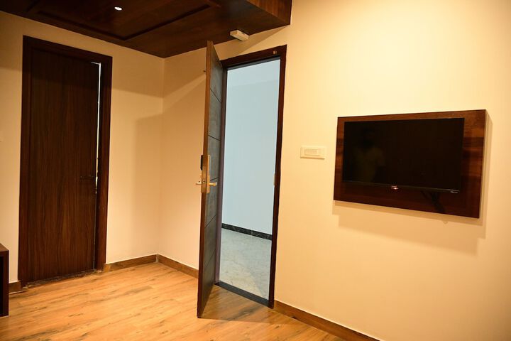 Room 13 of 22