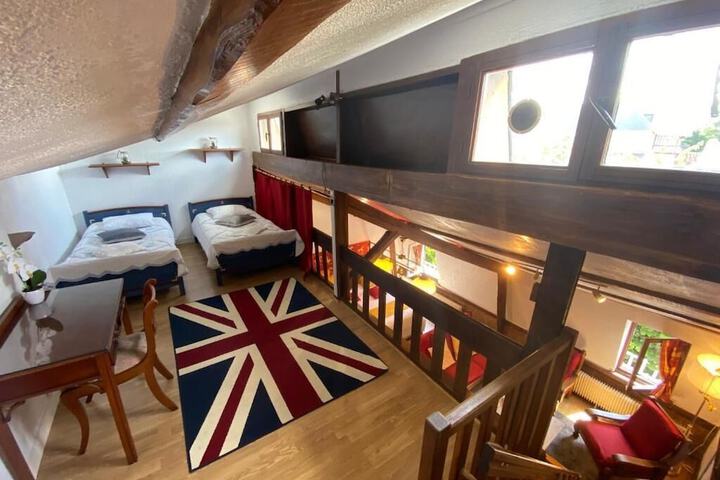 Room 7 of 18
