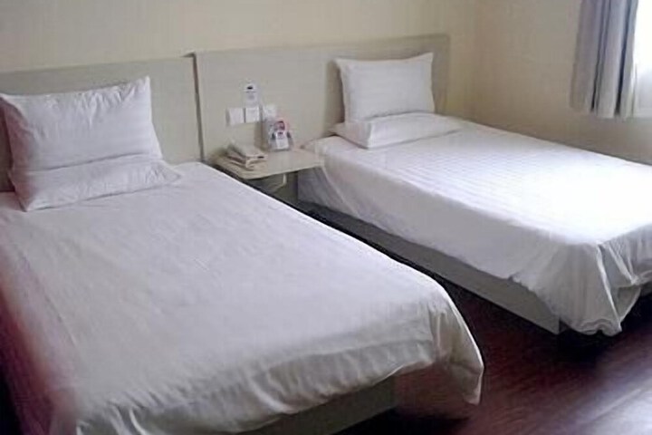Room 4 of 43
