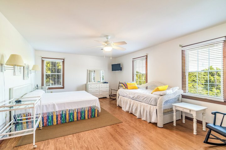 Room 4 of 759