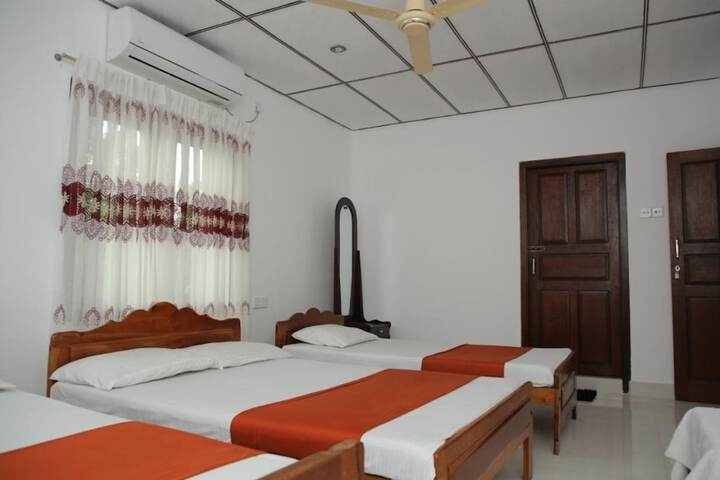 Room 3 of 7