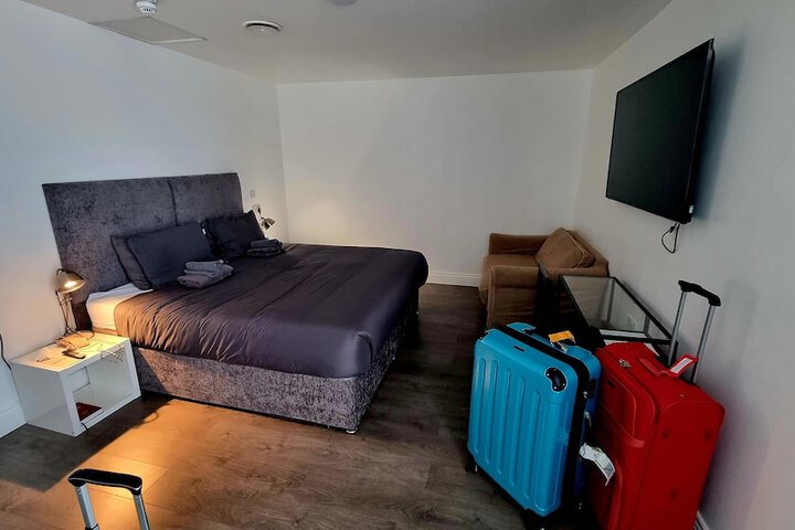 Room 18 of 121