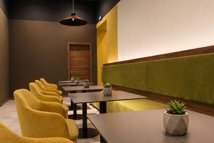 Lounge 53 of 59