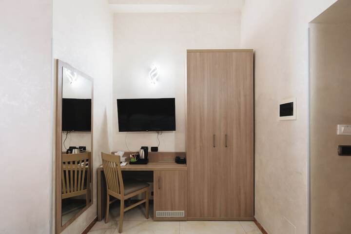 Room 47 of 180