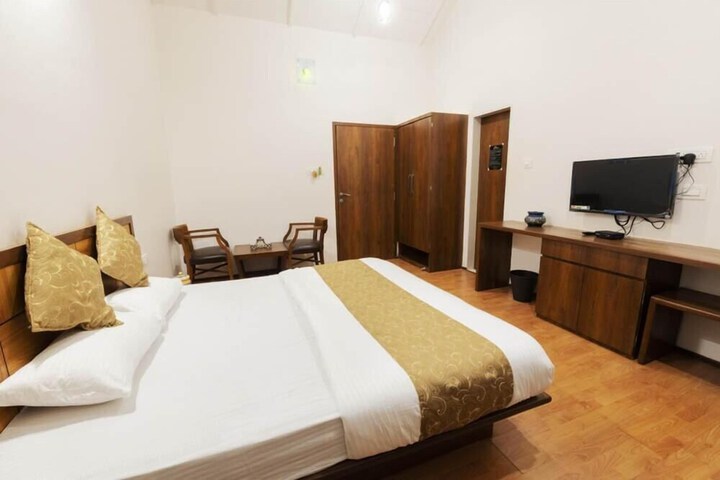 Room 3 of 33