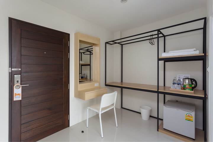 Room 12 of 40