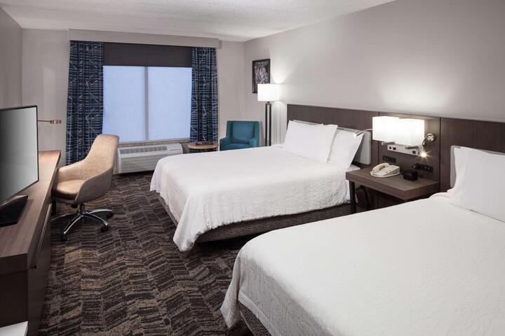 2 Queen Beds (1 of 13)
