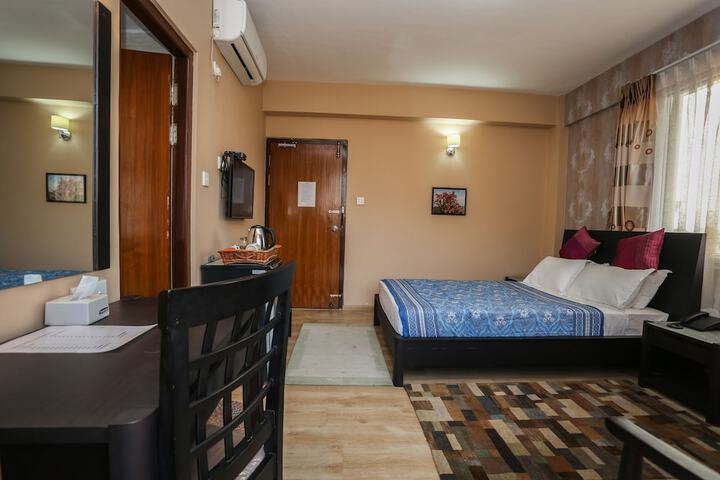 Room 8 of 32