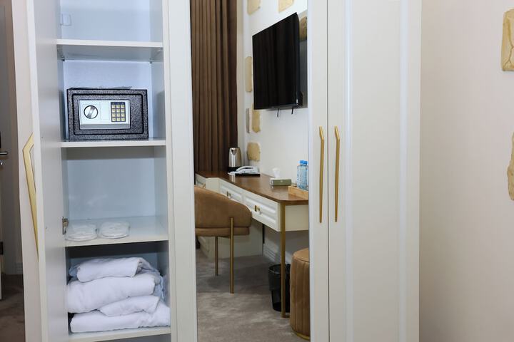 Room 3 of 133
