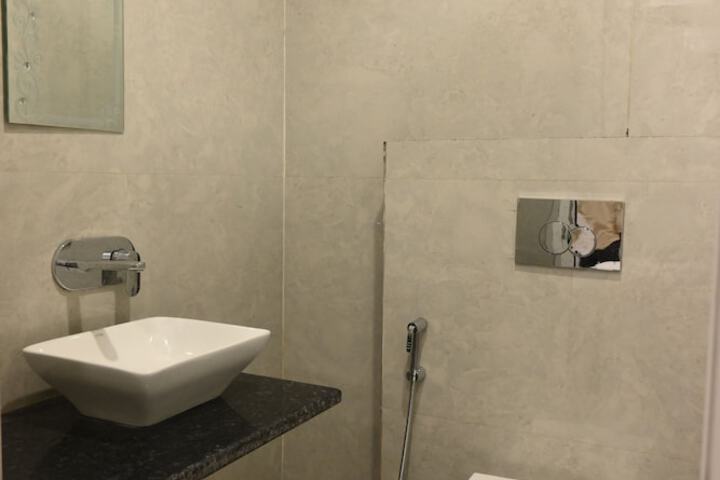 Room 7 of 9