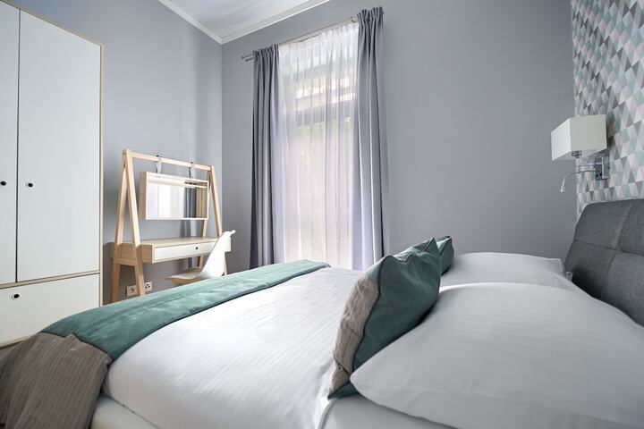 Room 44 of 272