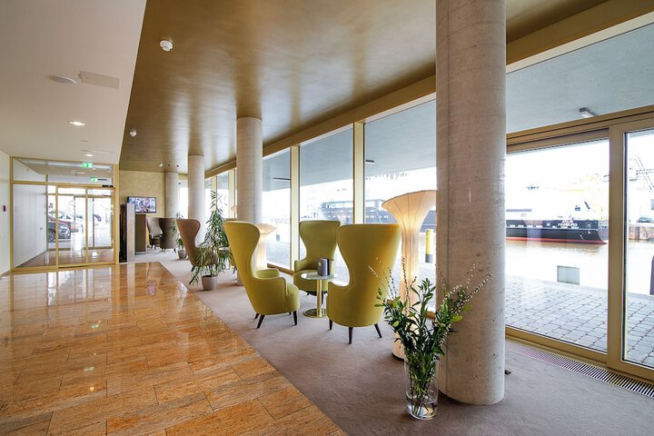 Guest Lobby