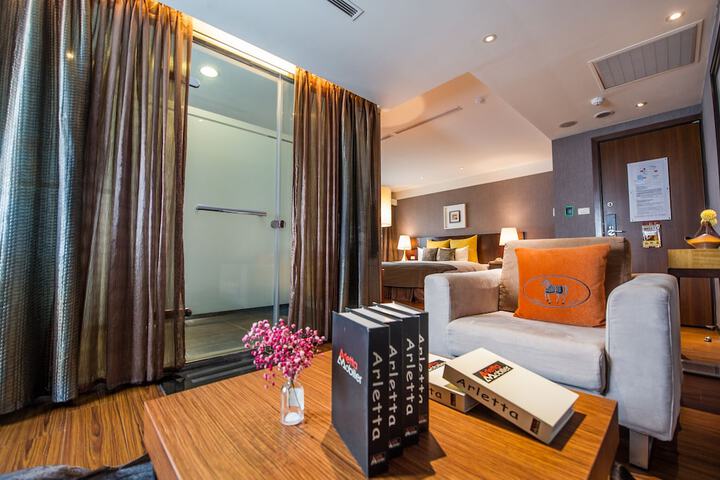 Room 17 of 37