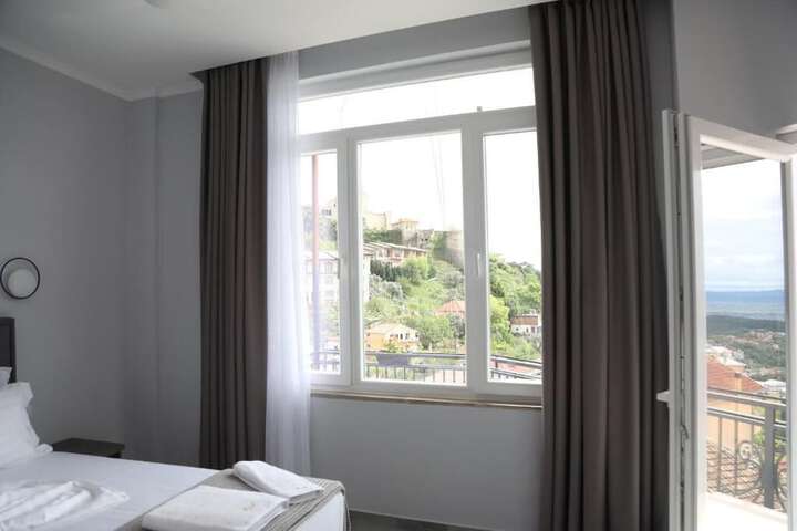 Room 6 of 36