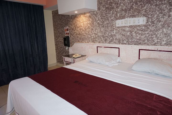 Room 15 of 30