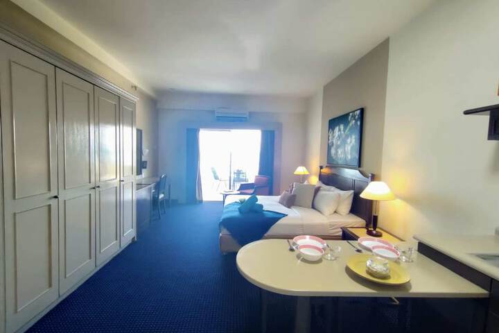 Room 30 of 650