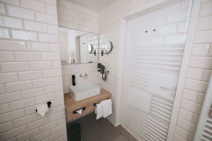 Room 35 of 63
