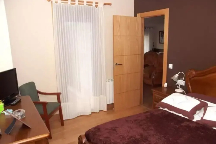 Room 4 of 15