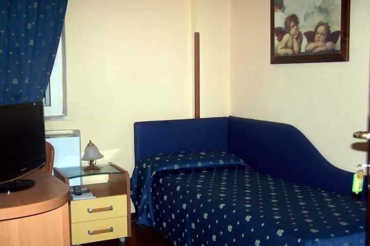 Room 7 of 68