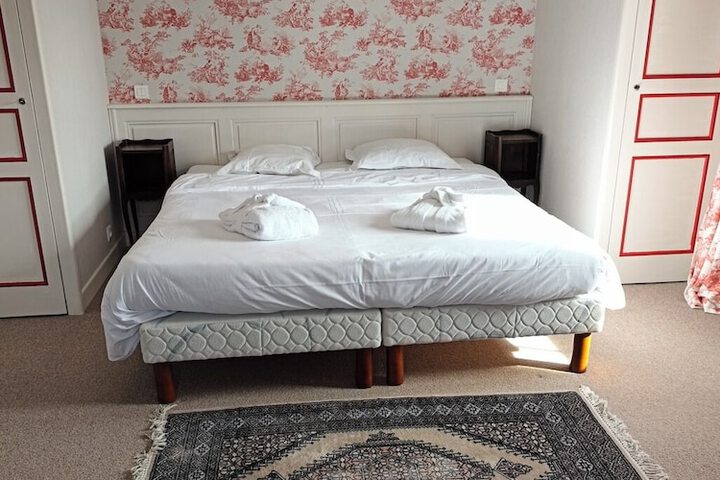 Room 13 of 105