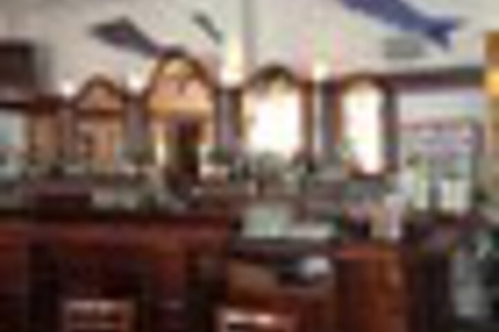Lounge 92 of 153