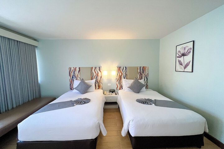Room 45 of 143