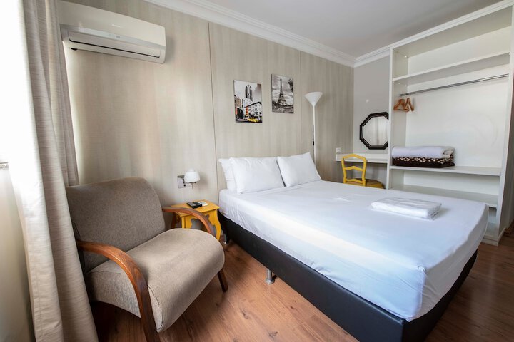 Room 9 of 23