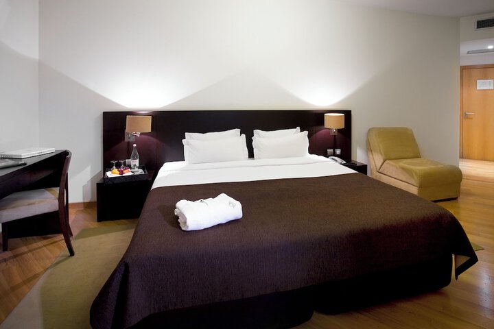 Room 11 of 26